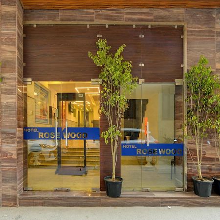 Rosewood Suites A Family Hotel Near Delhi Airport New Delhi Exterior photo